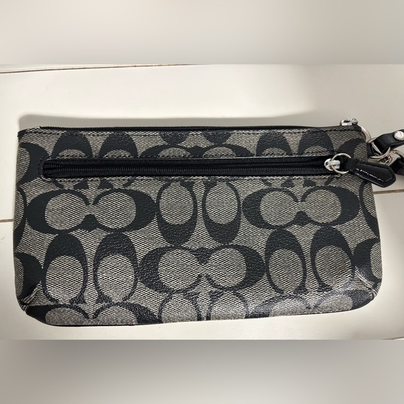 Coach wristlet-Like New - Picture 5 of 8